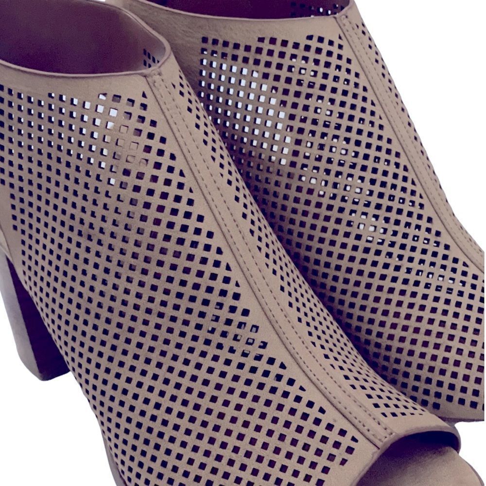 🆕 Cityclassified | Peep Toe Bootie | Taupe | Size: 10 - Picture 6 of 6